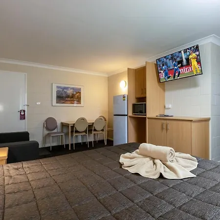 All Seasons Motor Lodge-3