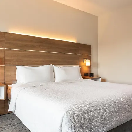 Holiday Inn Express & Suites Victoria-Colwood By Ihg-3