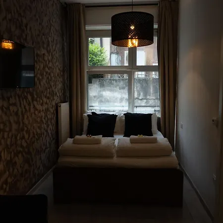Mary'S Rooms & Apartments-3