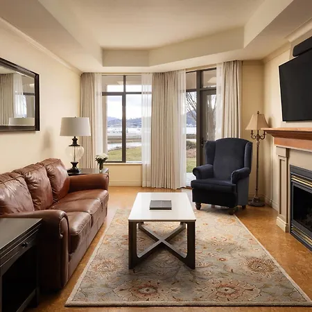 The Royal Kelowna - Bellstar Hotels & Resorts-3