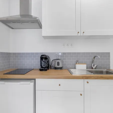 Newly Renovated 1-Bedroom Apt With Kitchen & Patio-3