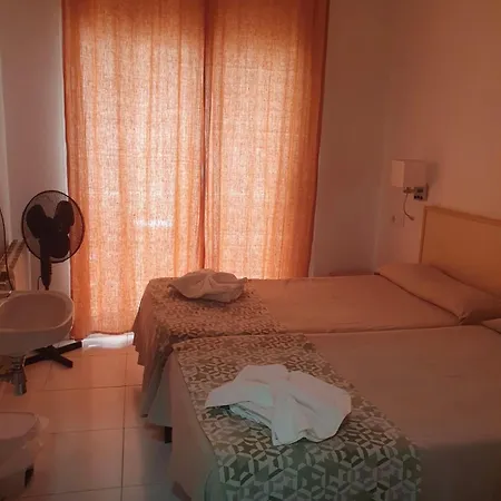 Hostal Alhambra Tarragona-3
