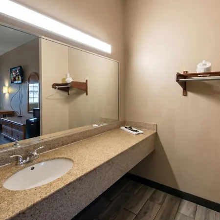 Airport Inn & Suites South Padre Island I 37-3