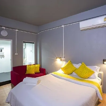 Beehive Phuket Old Town Hostel-3