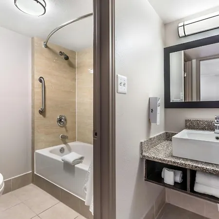 Red Roof Inn North Dallas - Park Central-3
