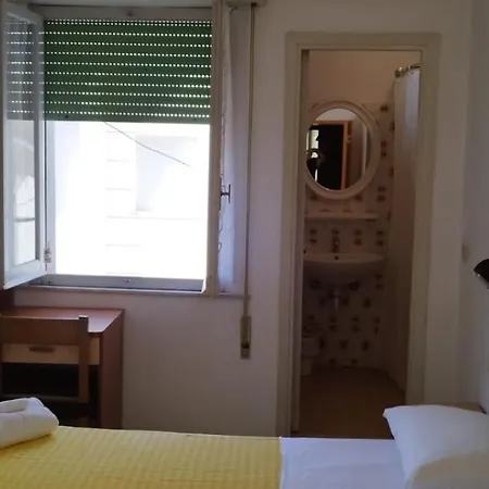 Fiorina Bed&Breakfast - Colazione fino a mezzogiorno - Beach Village gratuito - Parcheggio moto gratis e videosorvegliato-3