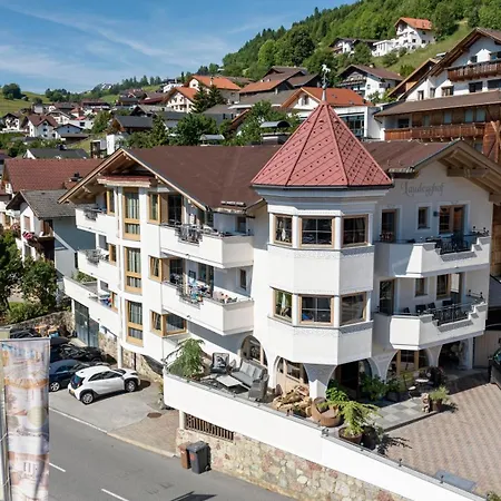Laudegghof Ladis - Apartments With Castle Views-2