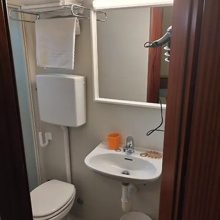 Hotel Helga-3