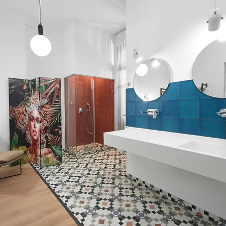 The Maroon Bottle Hotel-3