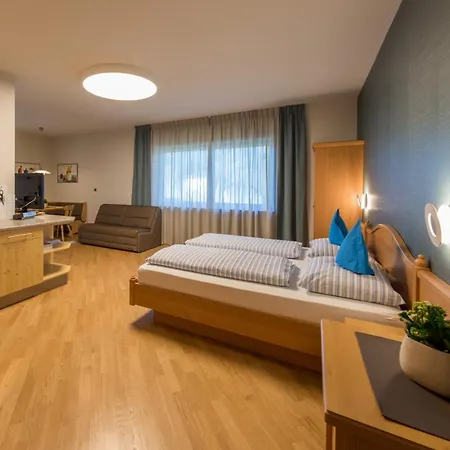 Residence Neuhaeuslhof, Apartments Meran, Guestpass-3