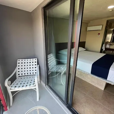 Hotel Rose Ensenada-2