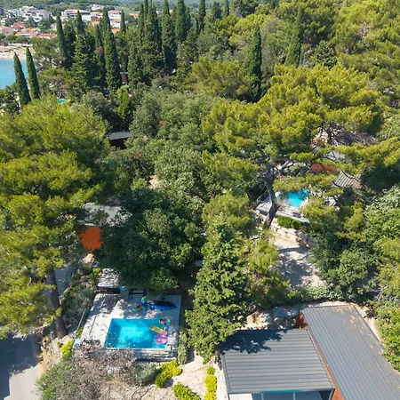 Porton Nature Hideouts-2