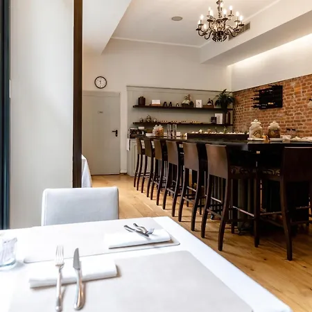 Townhouse 33 Boutique Hotel-3