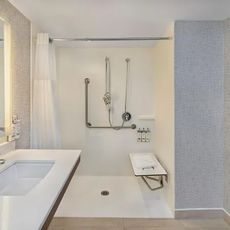 Holiday Inn Express Toronto Downtown By Ihg-3