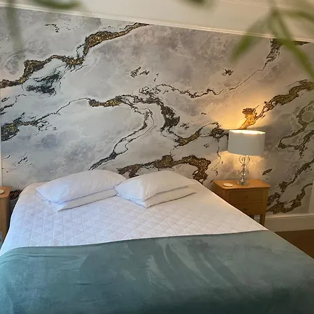 A & B Guest House Cambridge-3