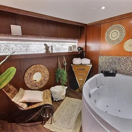 Vip Paris Yacht Hotel & Spa-3