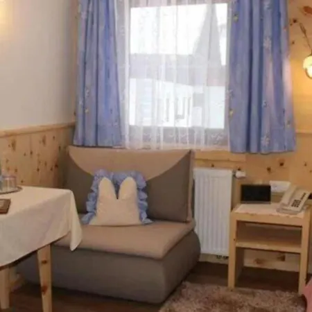 Hotel Edelweiẞ garni - b&b-2