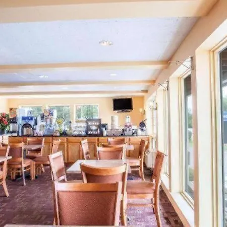 Travelodge By Wyndham South Burlington-3