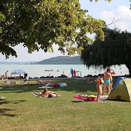 Happy Camp mobile homes in BalatonTourist Füred Camping&Bungalows-3