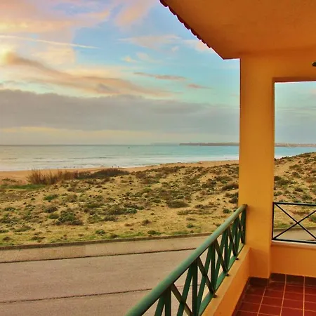 Supertubos Beach Hostel-3