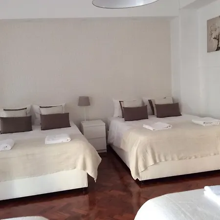 4U Lisbon IV Guesthouse Airport-2