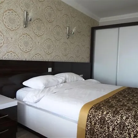 Altes Hotel-2