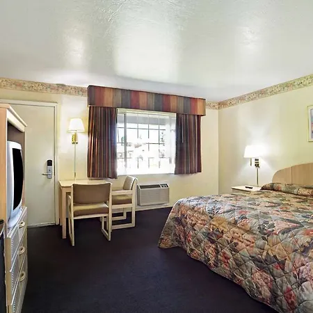 Knights Inn-2