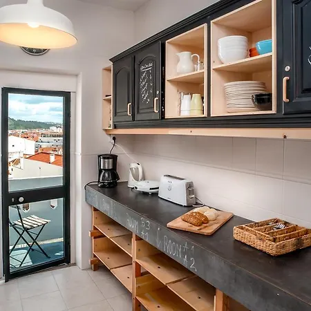 Nazare Hostel - Rooms & Dorms-2