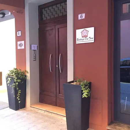 Residenza Due Torri check in presso HOTEL CENTRALE Vicolo Cattani 7-3