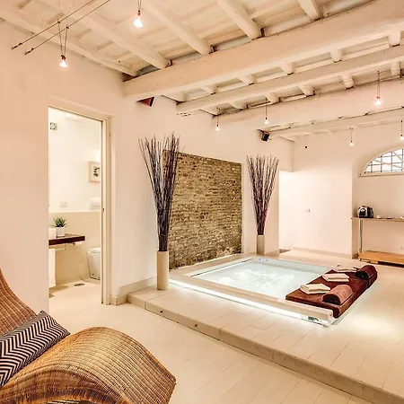 Yh Jacuzzi Suite-2