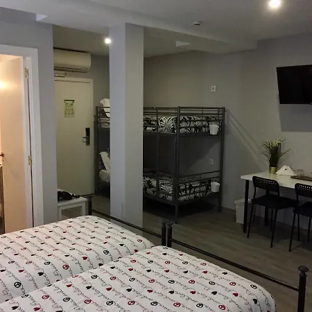 Golden Tram 242 Suites & Hostel-3