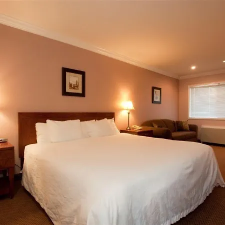 Travelodge By Wyndham Vancouver Lions Gate-3
