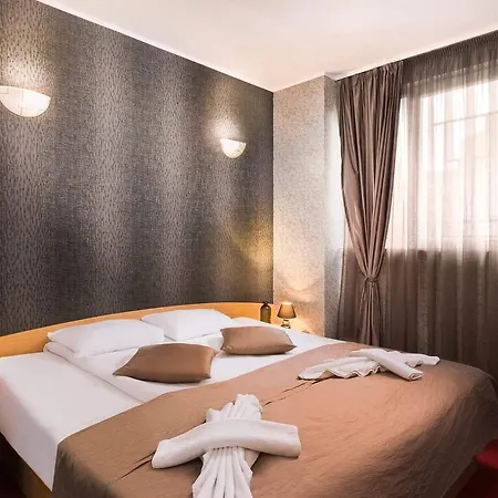 Hotel Central Point-2