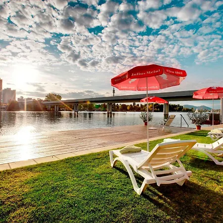 Strandhotel Alte Donau-2