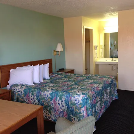 Super 7 Inn-Siloam Springs-3