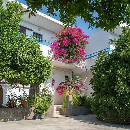 Yiannis Yard Studios & Apartments-2