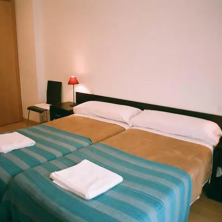 Apartamentos Auhabitat Zaragoza, edificio de apartamentos turísticos con facilidad de parking-3
