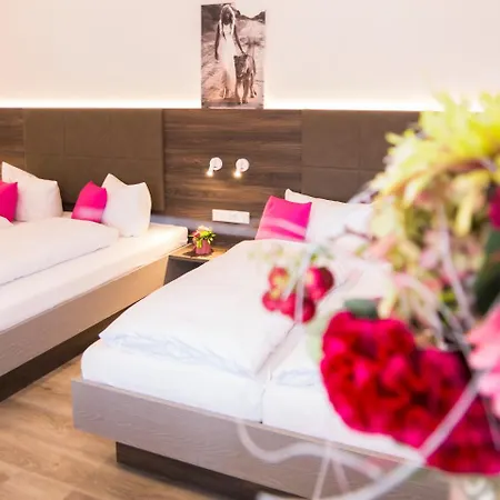 Hotel Loewen Garni - B&B-3