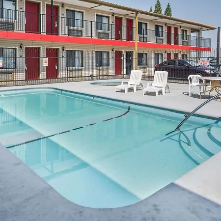 Howard Johnson By Wyndham Boise-3