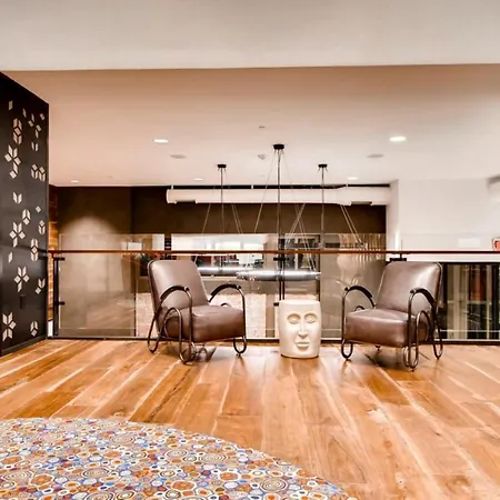 Global Luxury Suites Near Pentagon City-2