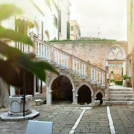 Palazzo Contarini Della Porta Di Ferro-3