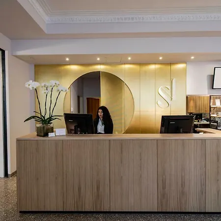 Starlight Suiten Hotel Renngasse-3
