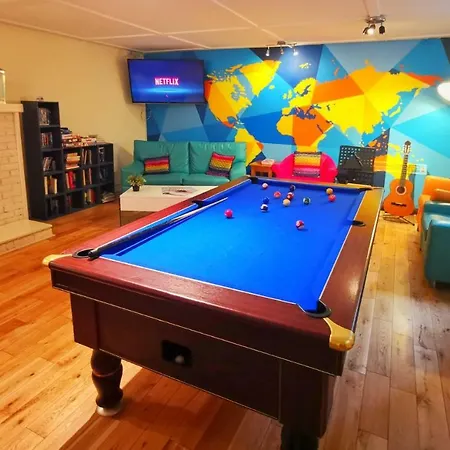 Snoozles Quay Street Tourist Hostel-3