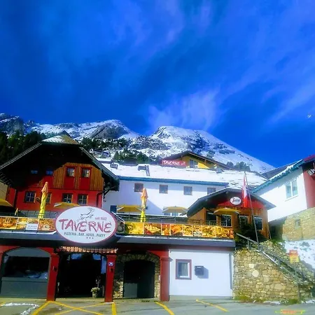 Party Hotel Taverne-3