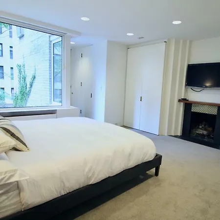 Private Luxury Home Near Un-2