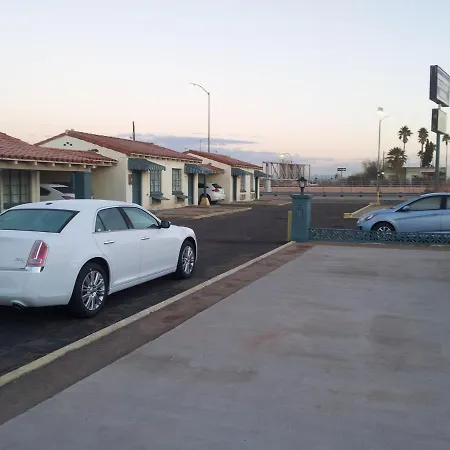 Economy Inn-3