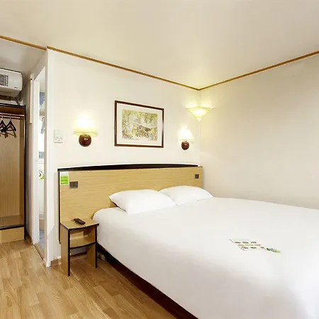 Campanile Hotel Mayenne-2