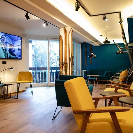 Roomie Alps Design Hostel-2