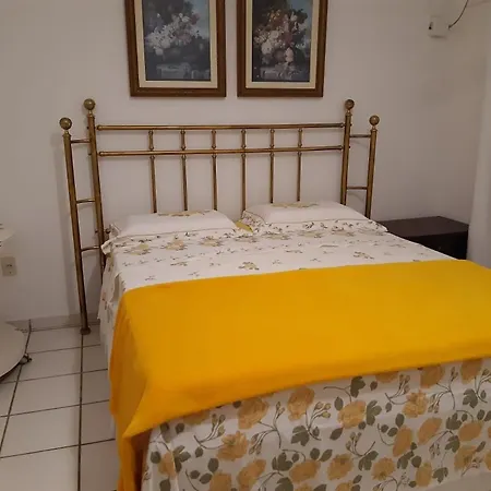 Yellow Hostel Praia Da Costa-3