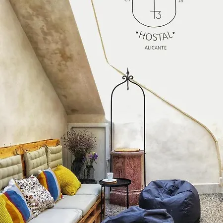 Hostel Numero Trece - Albergue Juvenil - Free Towels, Coffee & Tea, Remote Check-In (Adults Only)-3